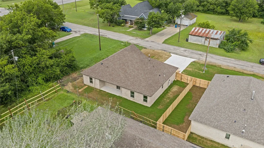 106 N Lackey Street Tom Bean TX 75489