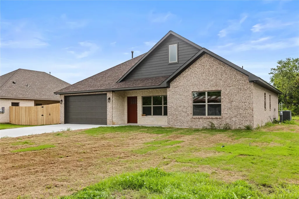 106 N Lackey Street Tom Bean TX 75489