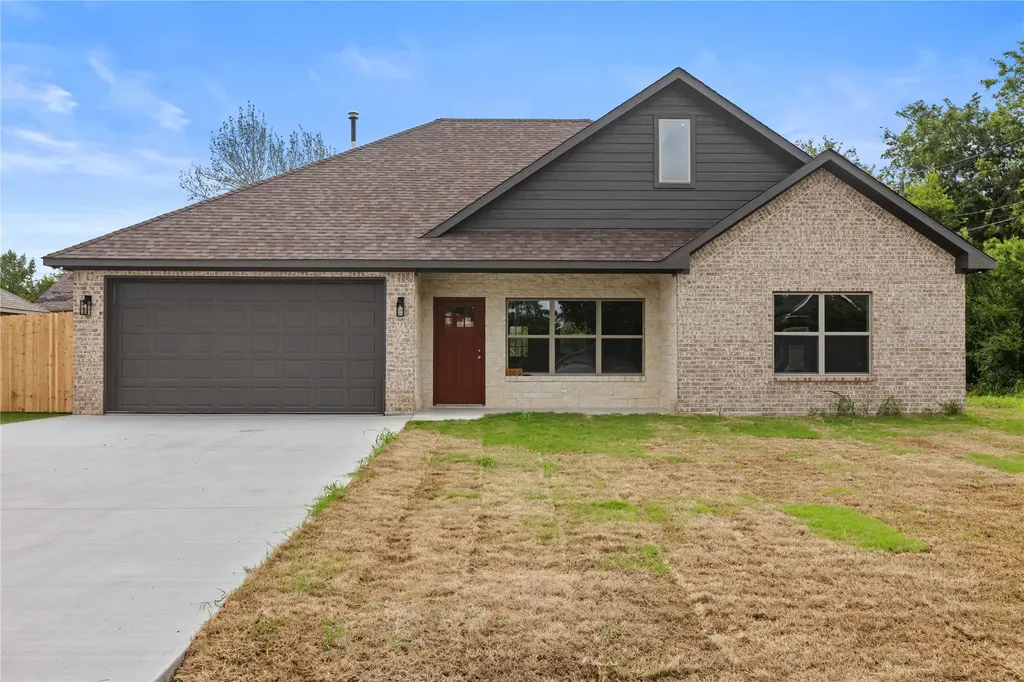 106 N Lackey Street Tom Bean TX 75489