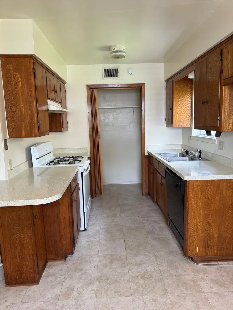 3002 Stanford Street Greenville TX 75401