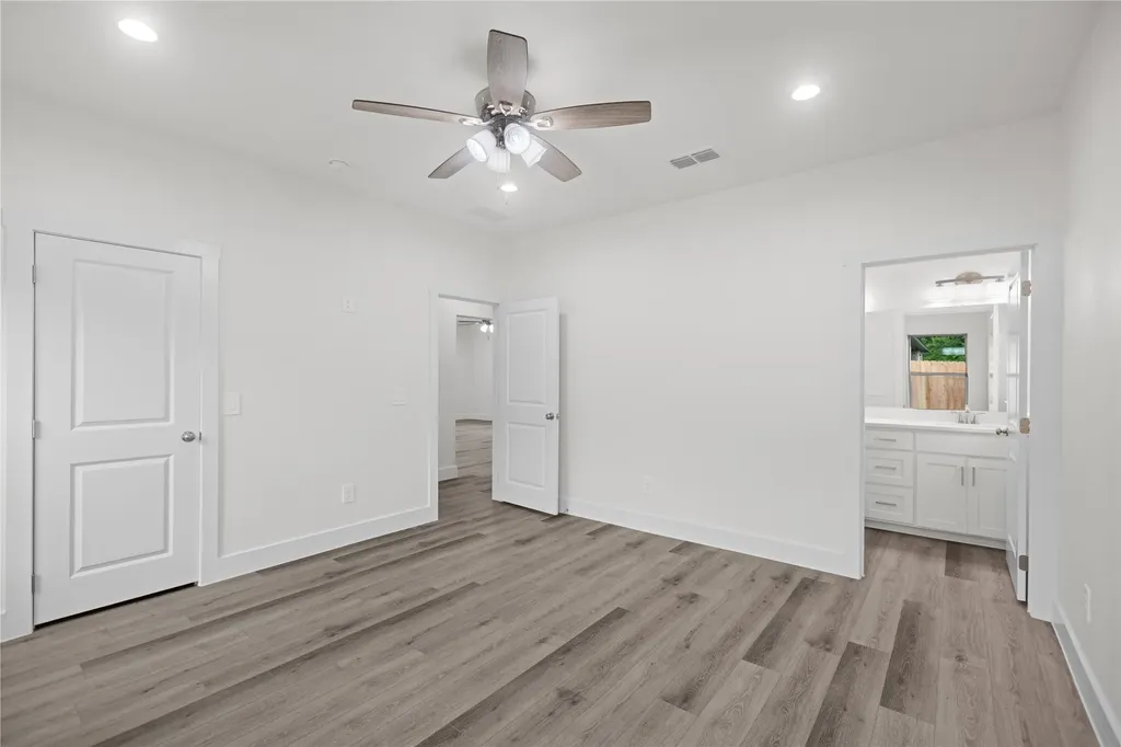 209 W Bonham Street Tom Bean TX 75489