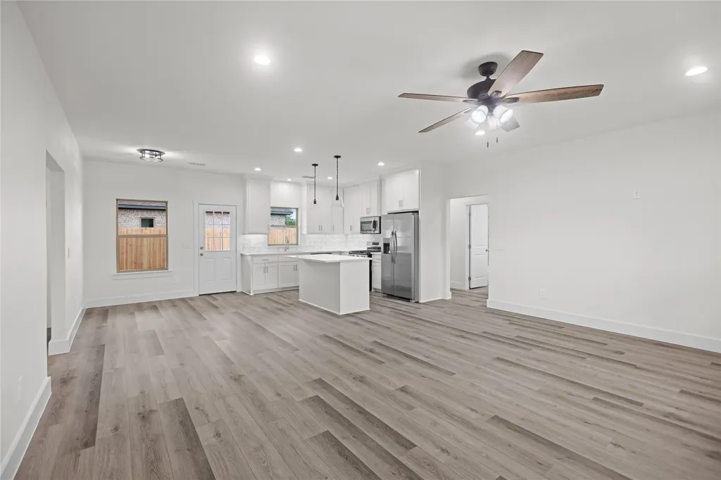 209 W Bonham Street Tom Bean TX 75489