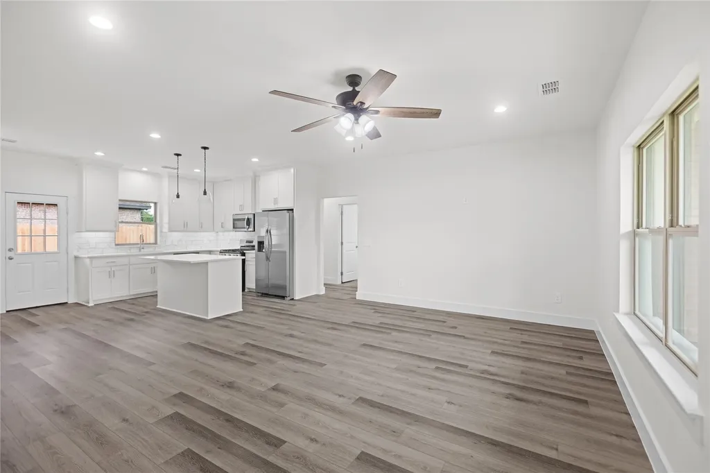 209 W Bonham Street Tom Bean TX 75489