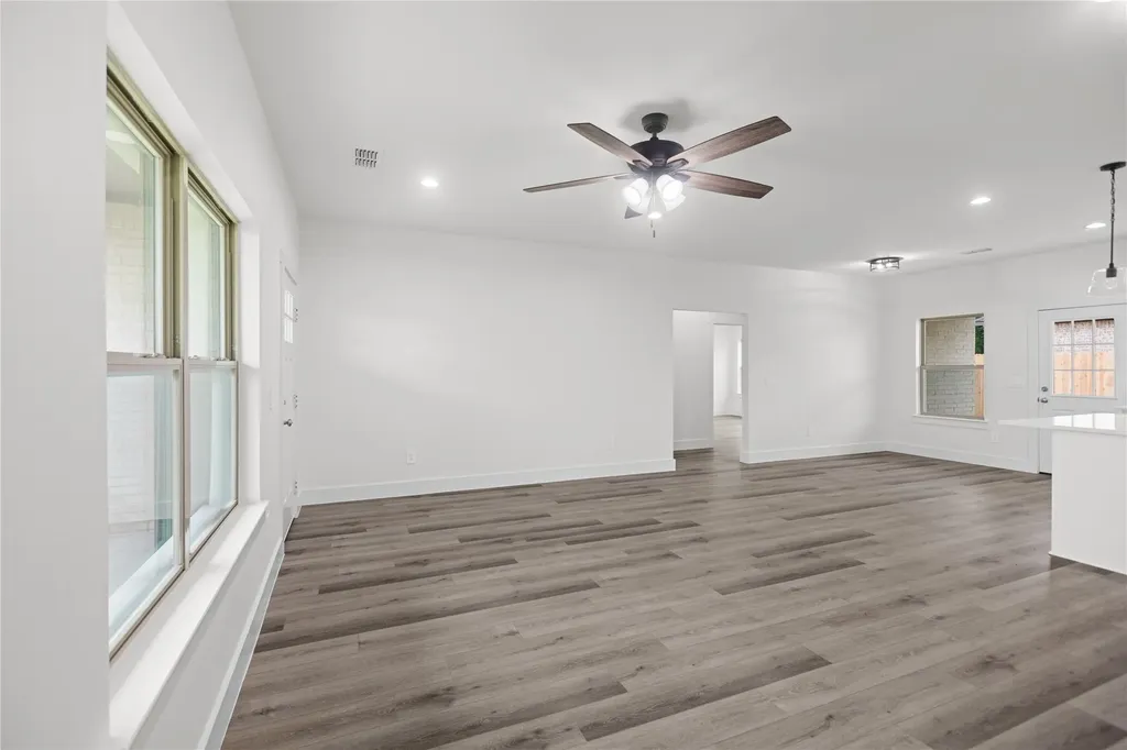 209 W Bonham Street Tom Bean TX 75489