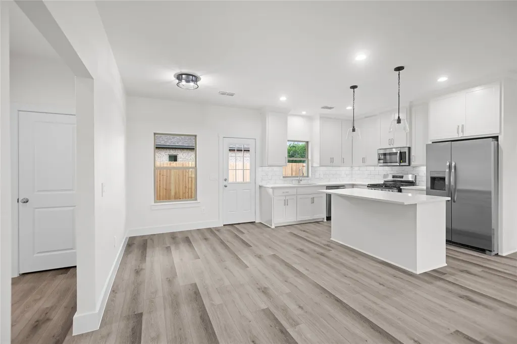 209 W Bonham Street Tom Bean TX 75489