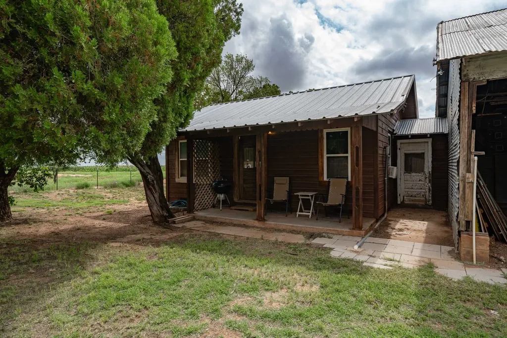 1527 Cr 165 Rochester TX 79544