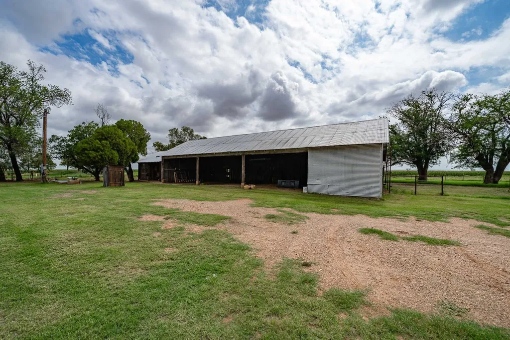 1527 Cr 165 Rochester TX 79544