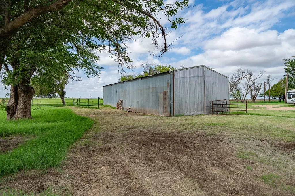 1527 Cr 165 Rochester TX 79544