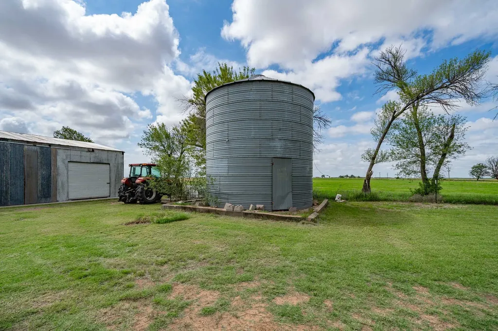 1527 Cr 165 Rochester TX 79544