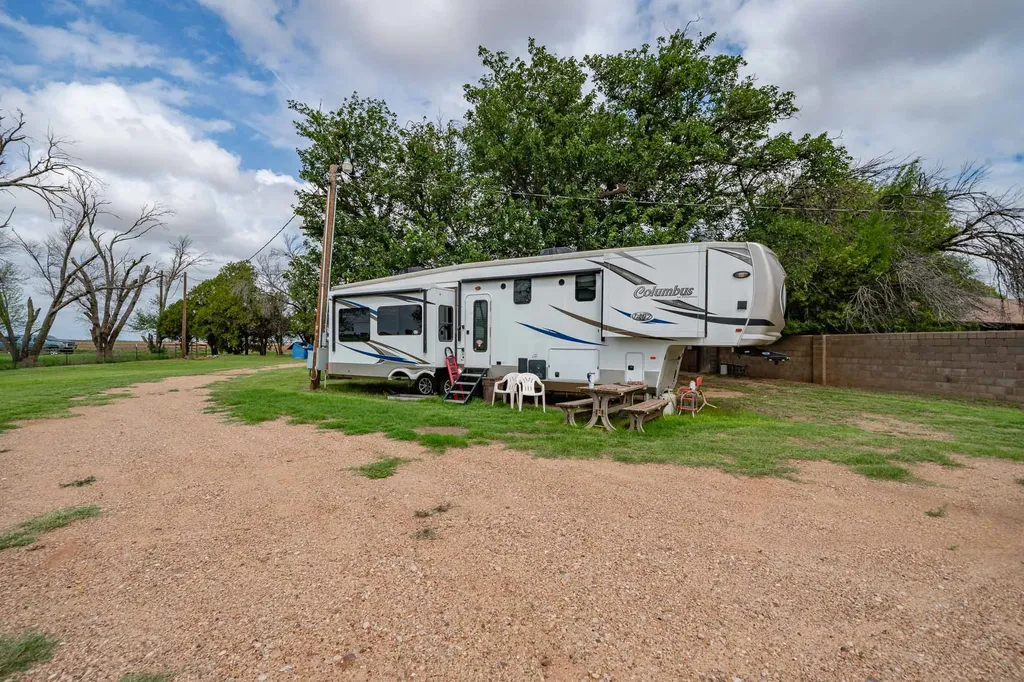 1527 Cr 165 Rochester TX 79544