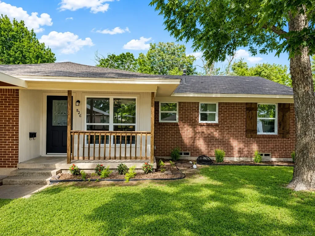 826 Harbor Drive Lewisville TX 75057