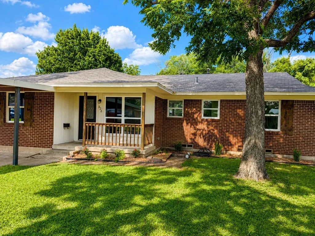 826 Harbor Drive Lewisville TX 75057