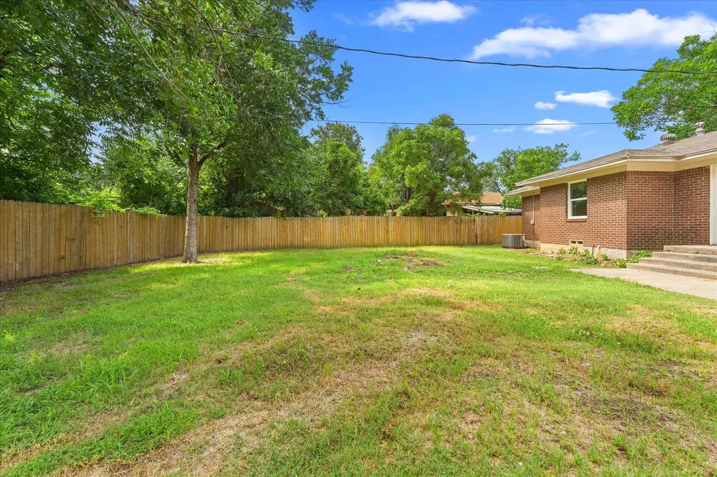 826 Harbor Drive Lewisville TX 75057