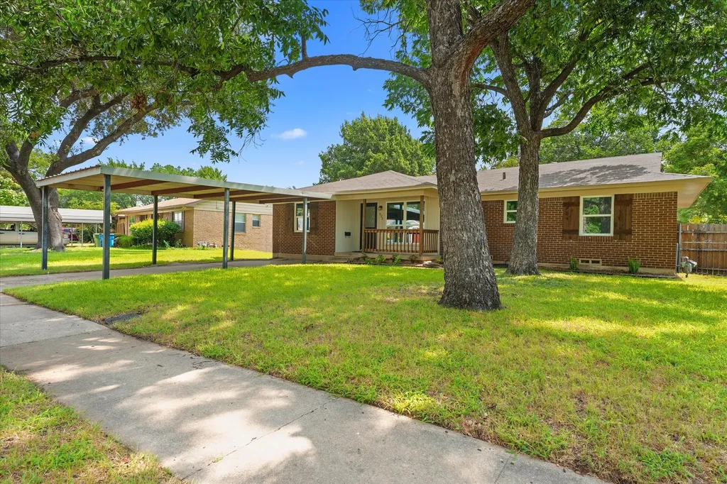 826 Harbor Drive Lewisville TX 75057