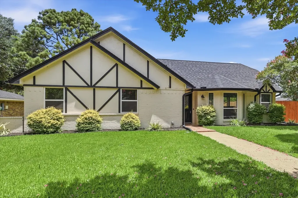 1513 Chisolm Trail Lewisville TX 75077