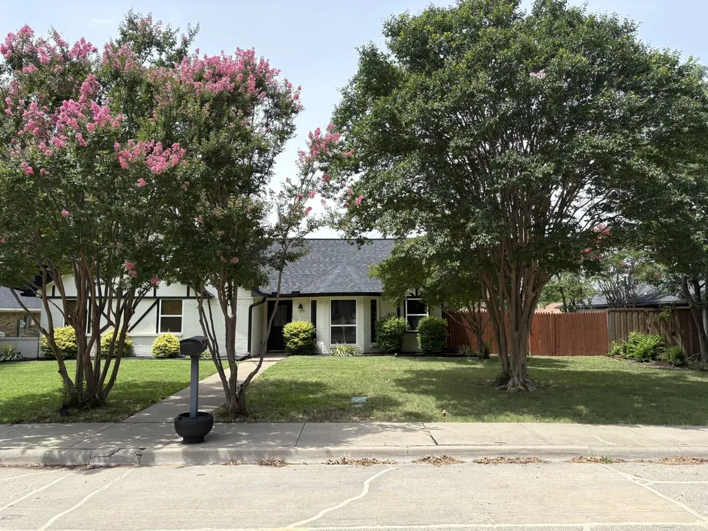 1513 Chisolm Trail Lewisville TX 75077