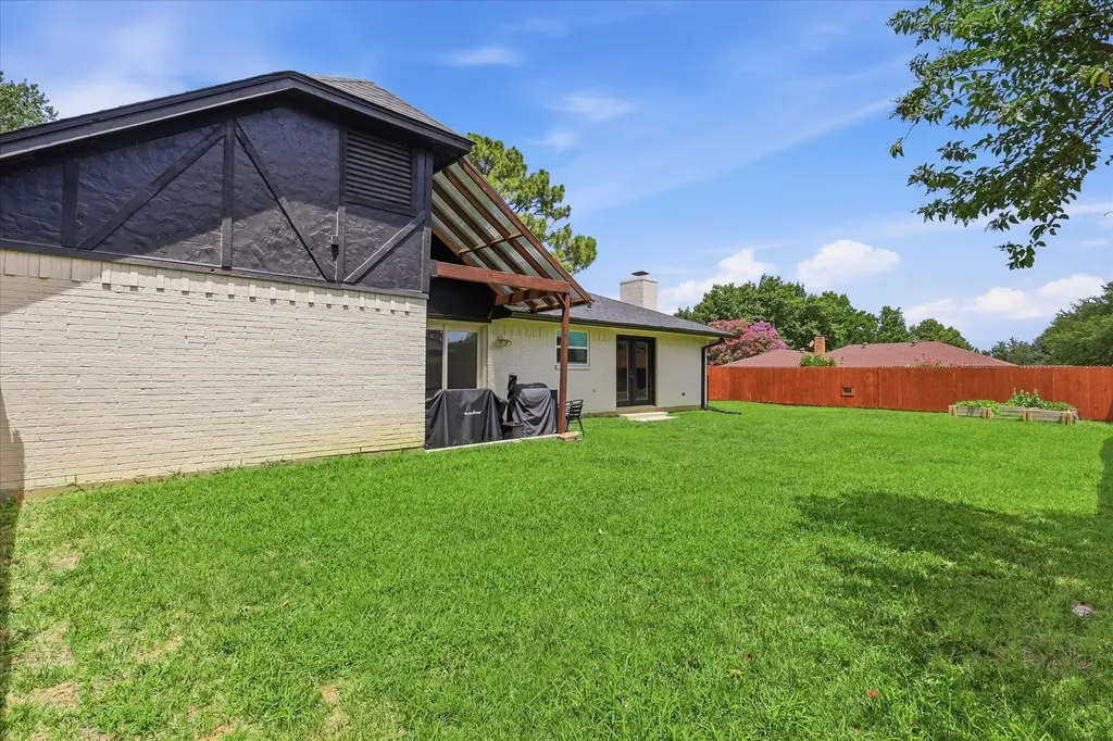 1513 Chisolm Trail Lewisville TX 75077