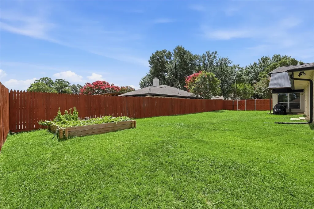 1513 Chisolm Trail Lewisville TX 75077
