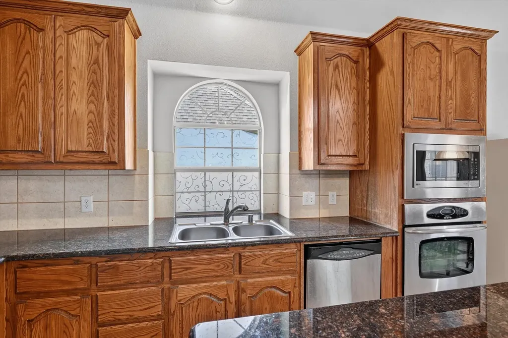 358 Fairlanding Avenue Fairview TX 75069