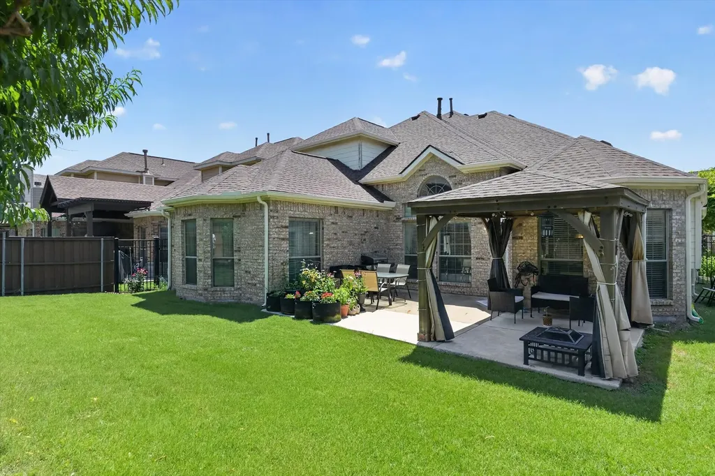 358 Fairlanding Avenue Fairview TX 75069