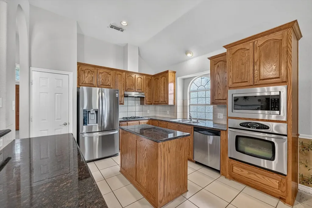 358 Fairlanding Avenue Fairview TX 75069