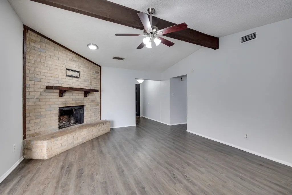 1128 E Georgian Road Saginaw TX 76179