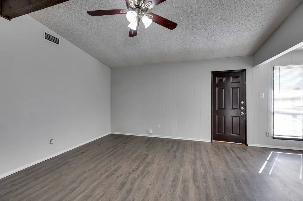 1128 E Georgian Road Saginaw TX 76179