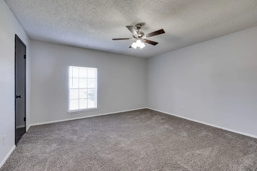 1128 E Georgian Road Saginaw TX 76179