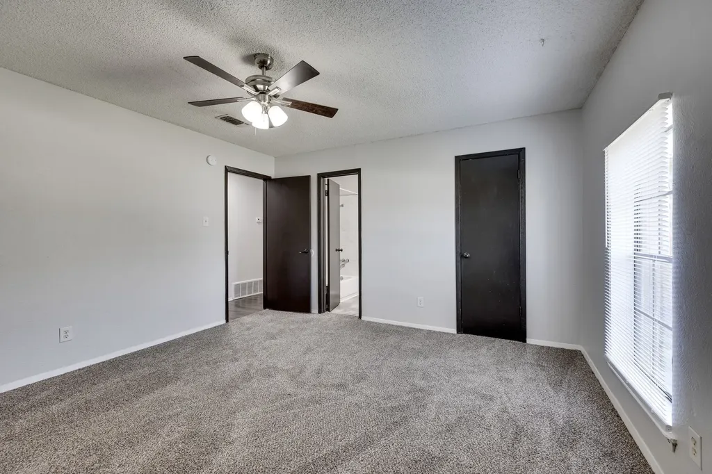 1128 E Georgian Road Saginaw TX 76179