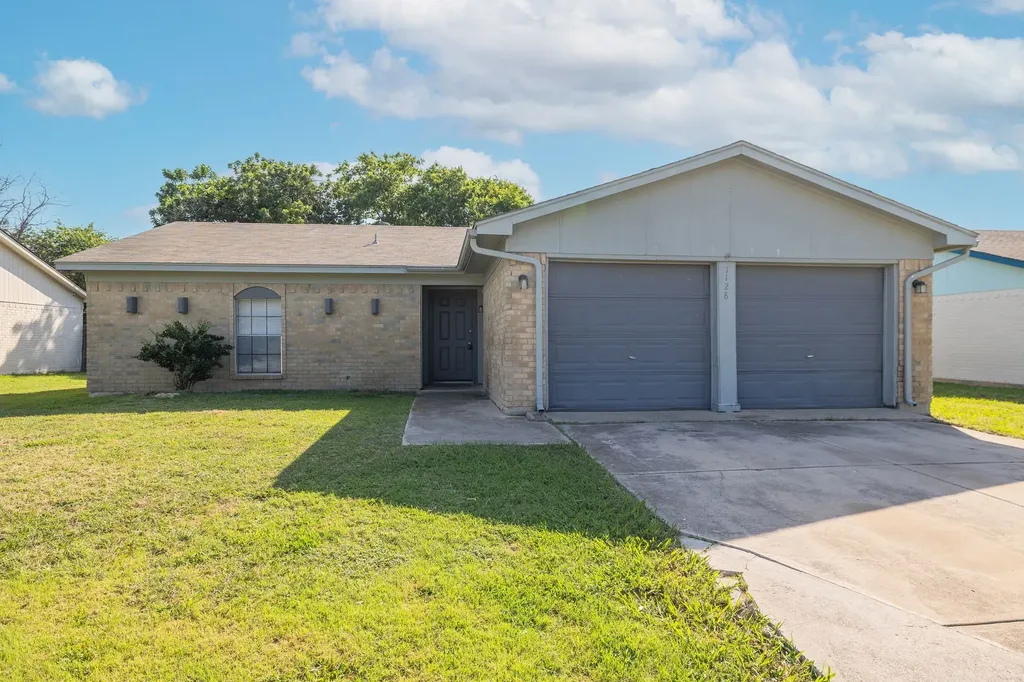1128 E Georgian Road Saginaw TX 76179