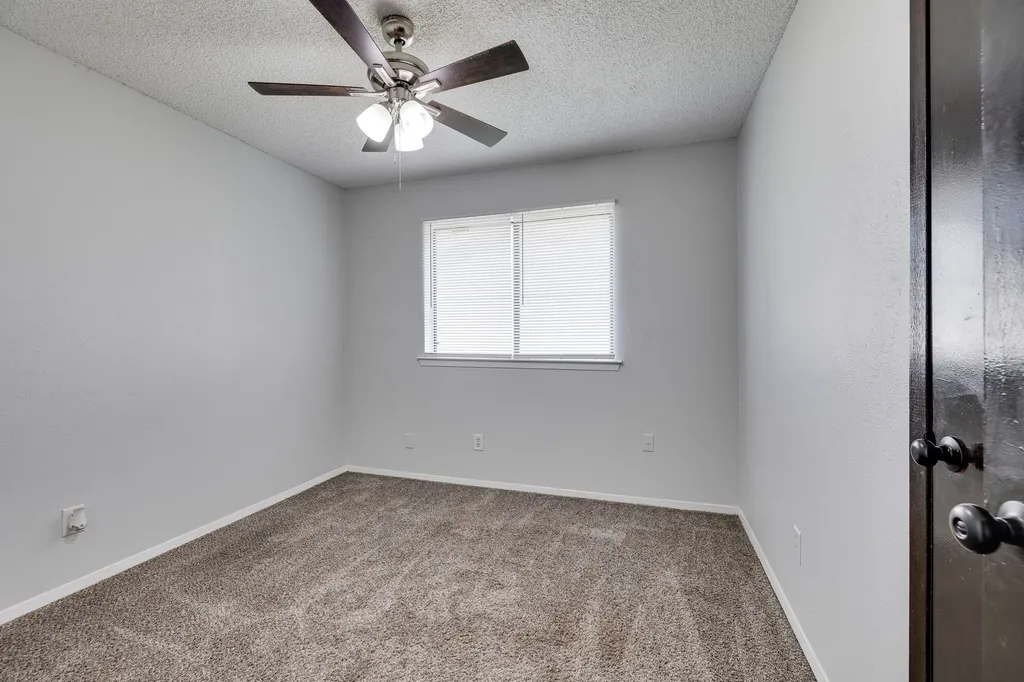 1128 E Georgian Road Saginaw TX 76179