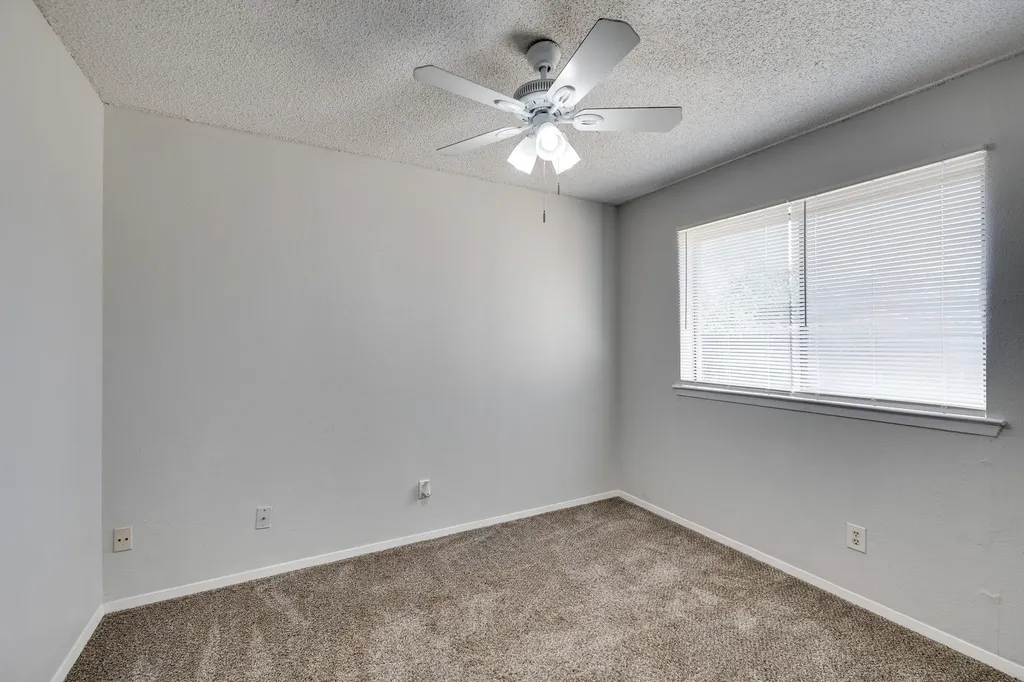 1128 E Georgian Road Saginaw TX 76179