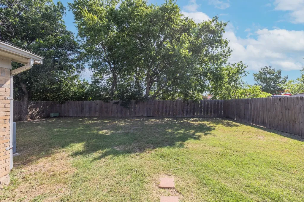 1128 E Georgian Road Saginaw TX 76179
