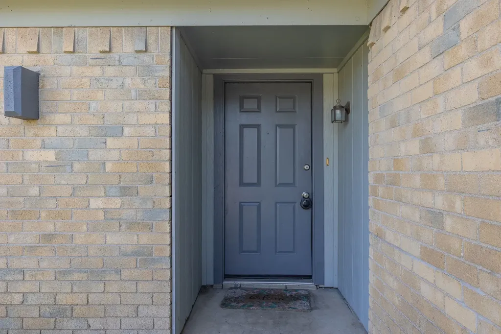 1128 E Georgian Road Saginaw TX 76179