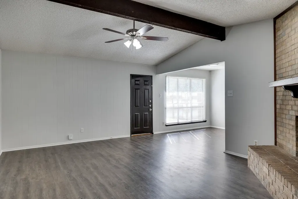 1128 E Georgian Road Saginaw TX 76179