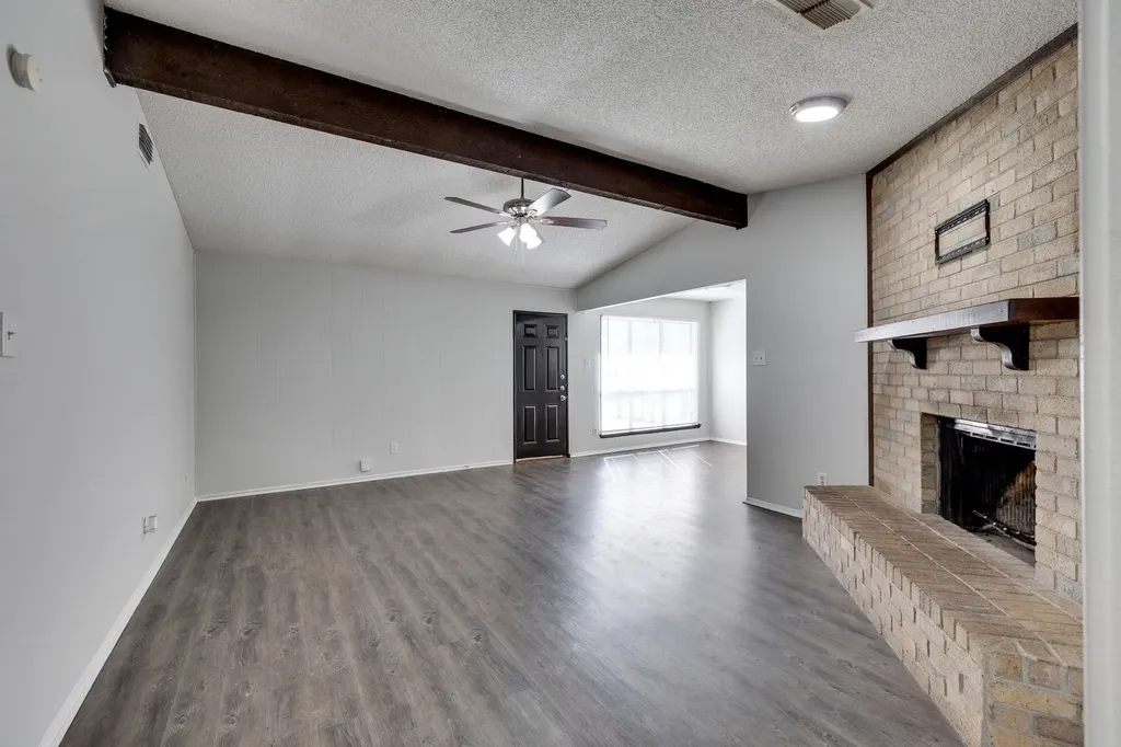 1128 E Georgian Road Saginaw TX 76179