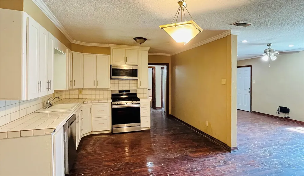 1215 S Vaden Street Sherman TX 75090