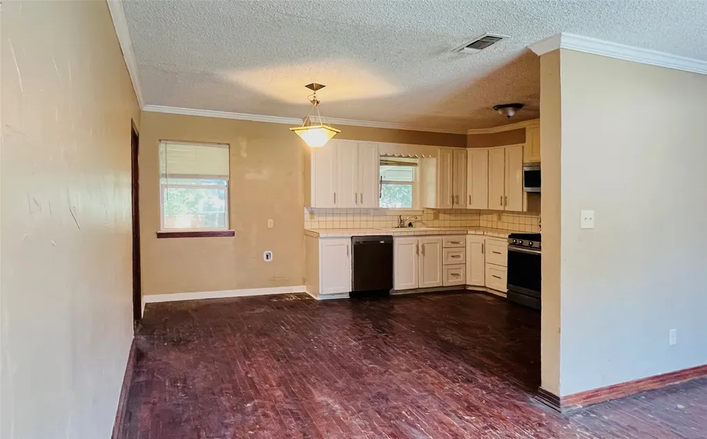 1215 S Vaden Street Sherman TX 75090