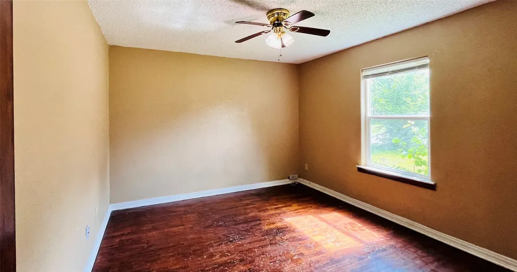 1215 S Vaden Street Sherman TX 75090