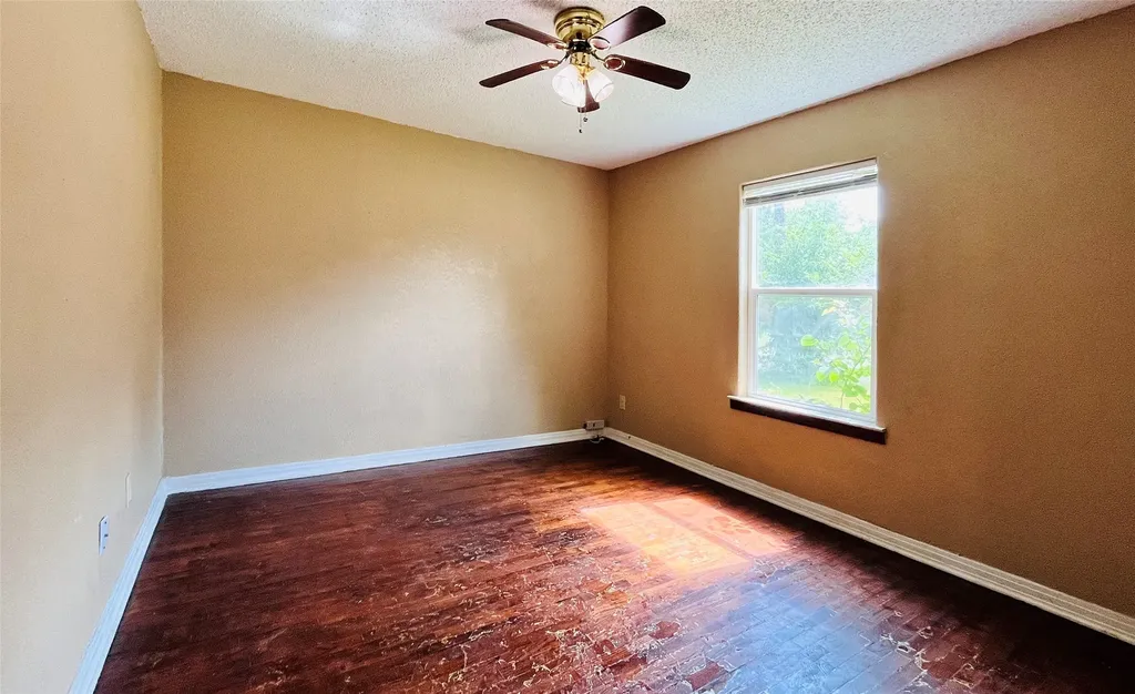 1215 S Vaden Street Sherman TX 75090