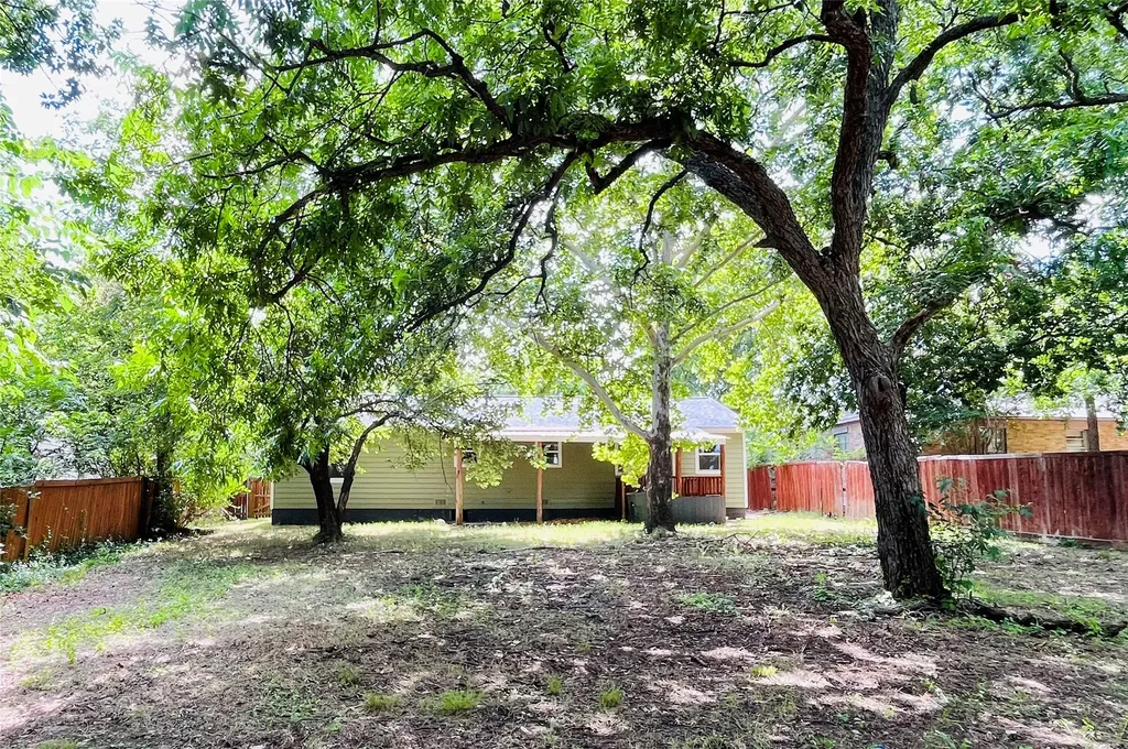 1215 S Vaden Street Sherman TX 75090
