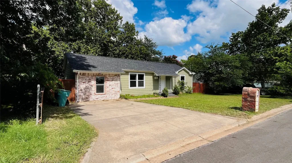 1215 S Vaden Street Sherman TX 75090