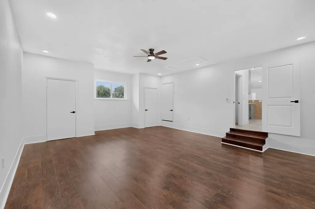 550 Glen Oaks Boulevard Dallas TX 75232