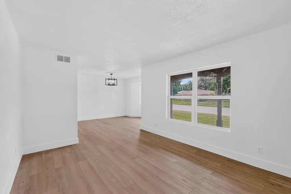 550 Glen Oaks Boulevard Dallas TX 75232