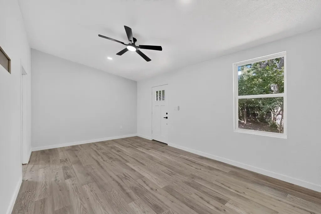 550 Glen Oaks Boulevard Dallas TX 75232