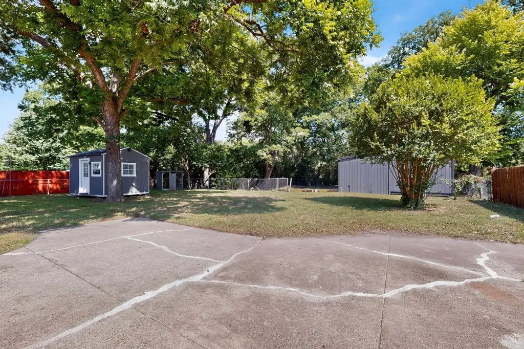 550 Glen Oaks Boulevard Dallas TX 75232