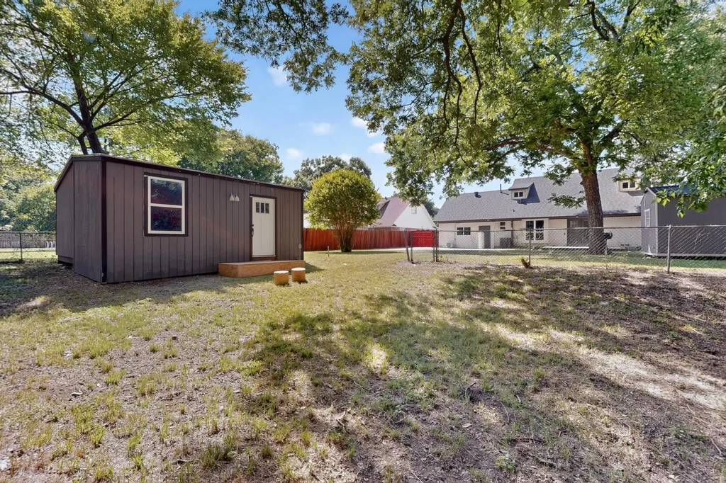 550 Glen Oaks Boulevard Dallas TX 75232