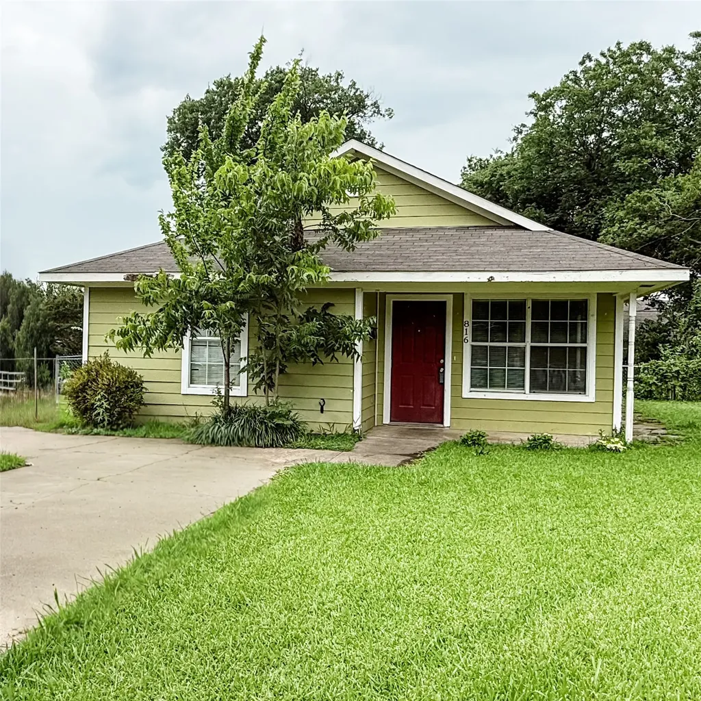 816 N Throckmorton Street Sherman TX 75090
