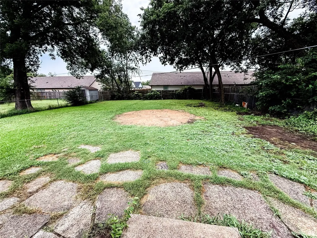 816 N Throckmorton Street Sherman TX 75090