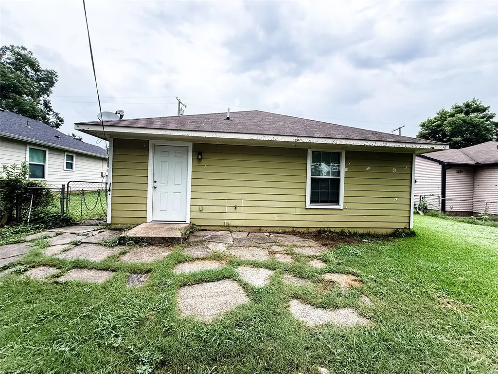 816 N Throckmorton Street Sherman TX 75090